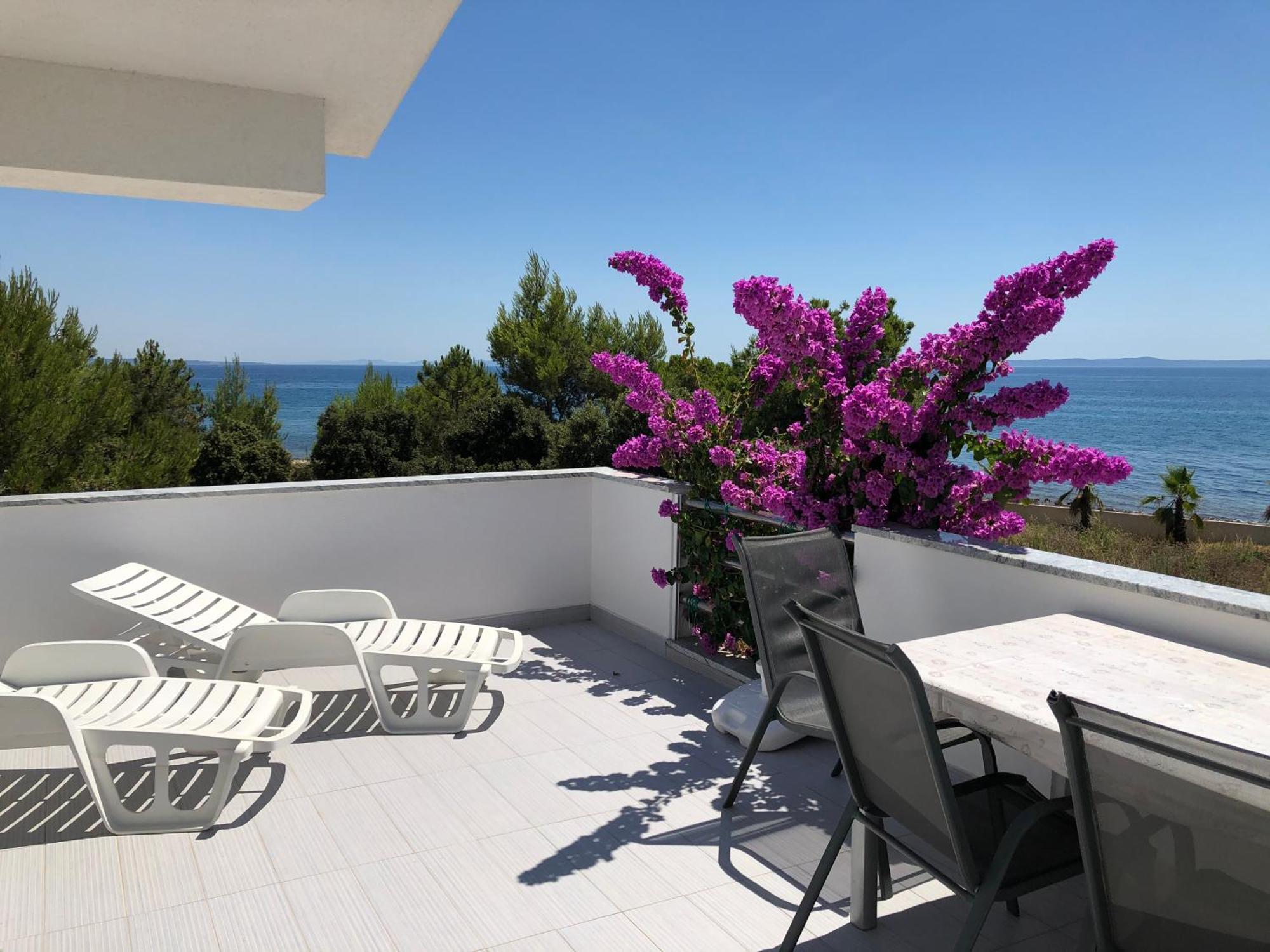 Mirakul Apartments Vir Luaran gambar