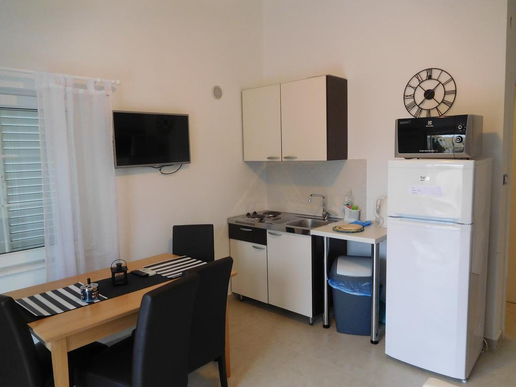 Mirakul Apartments Vir Luaran gambar