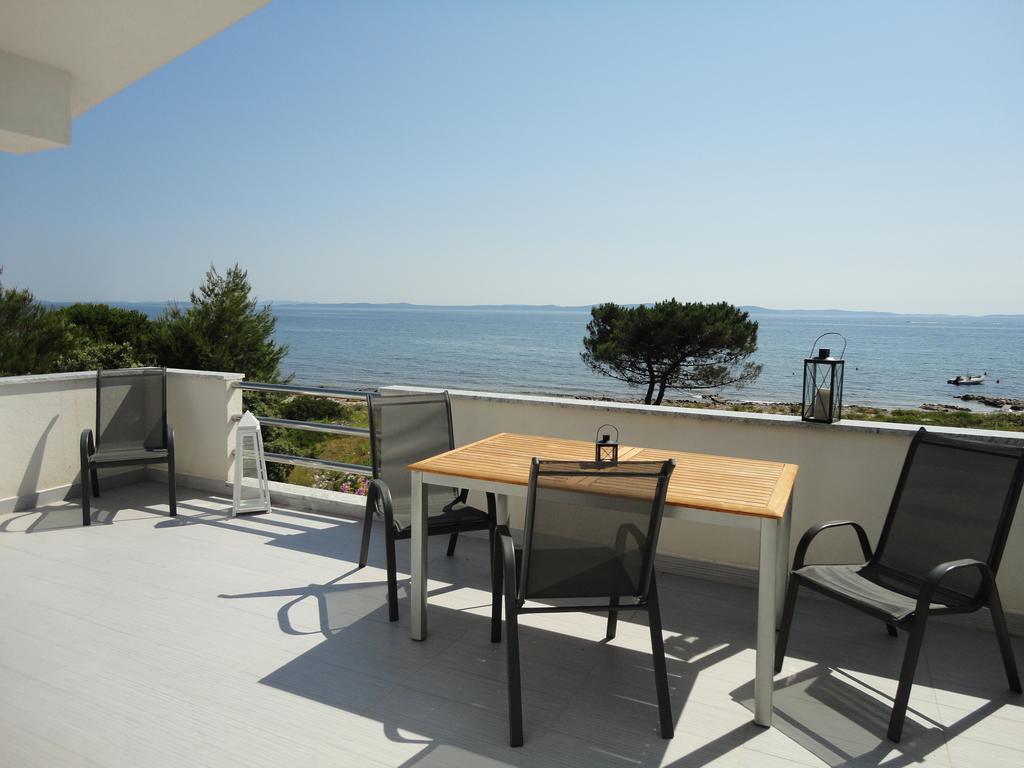 Mirakul Apartments Vir Luaran gambar