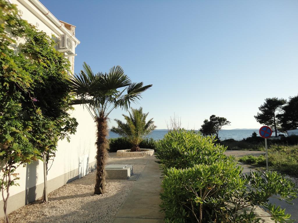 Mirakul Apartments Vir Luaran gambar