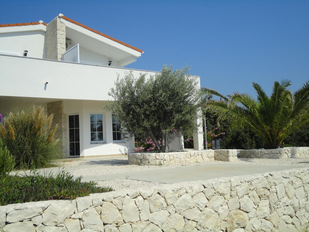 Mirakul Apartments Vir Luaran gambar