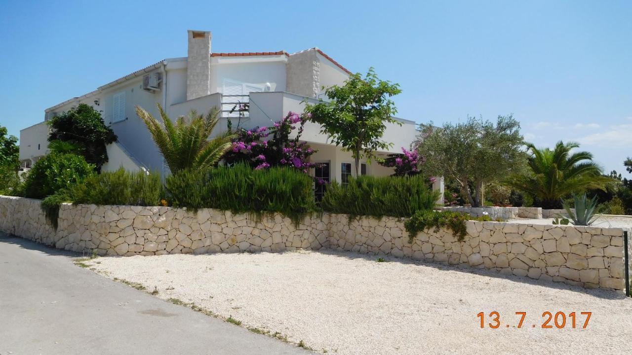 Mirakul Apartments Vir Luaran gambar